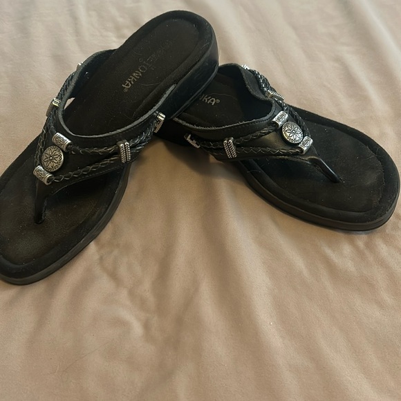 Minnetonka black sandals size 6 - Picture 1 of 4
